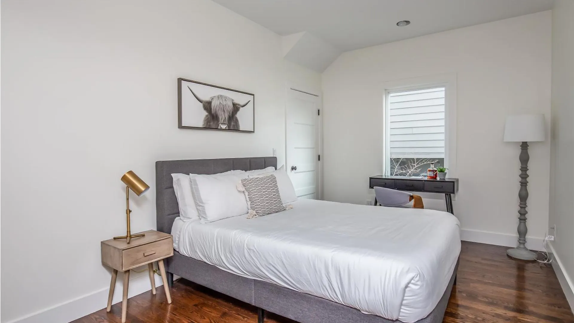 Whiskey House With Rooftop Golf, City Views! 8Min To Downtown! Sleeps 9! Nashville Holiday home