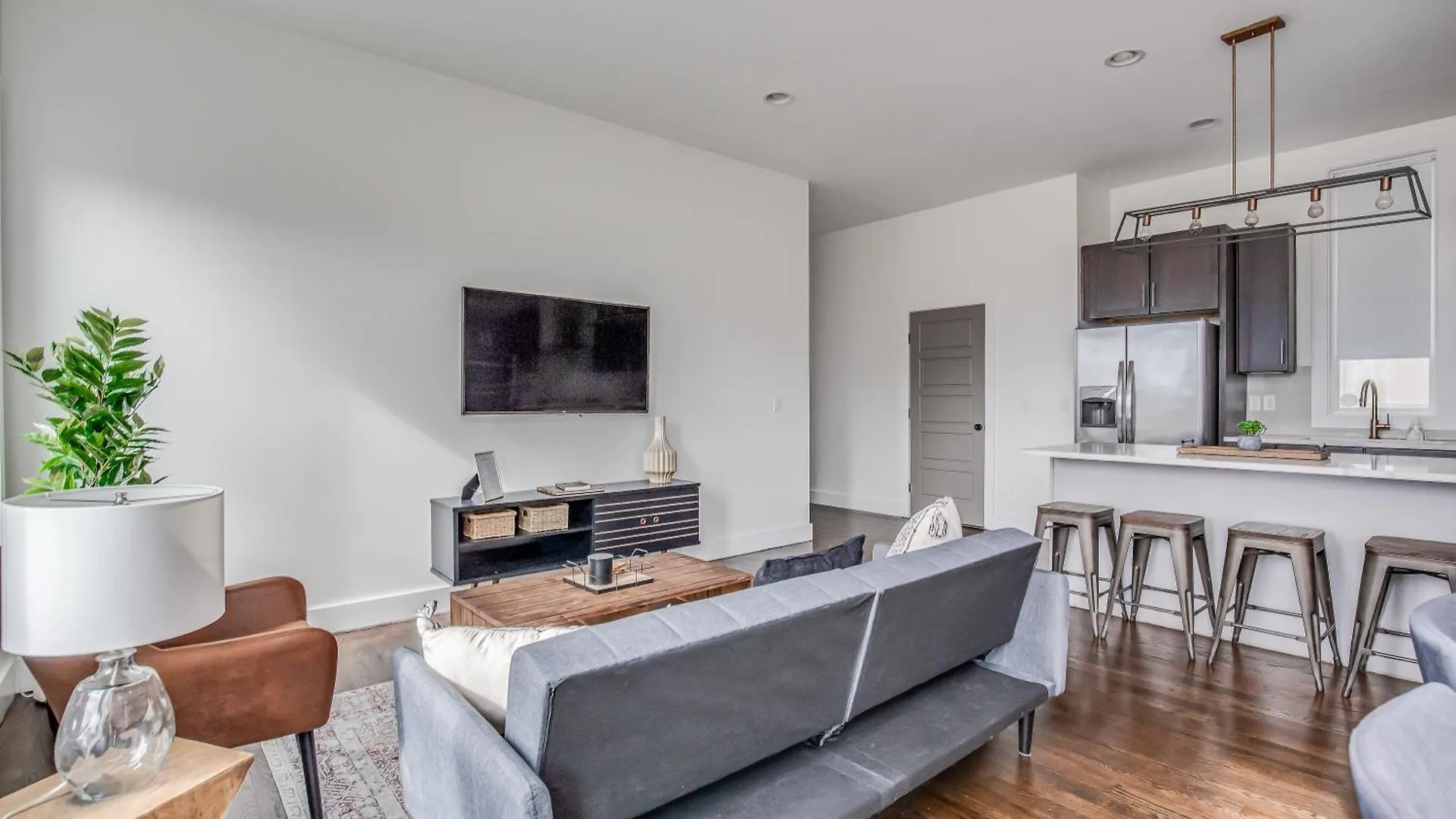 Whiskey House With Rooftop Golf, City Views! 8Min To Downtown! Sleeps 9! Nashville