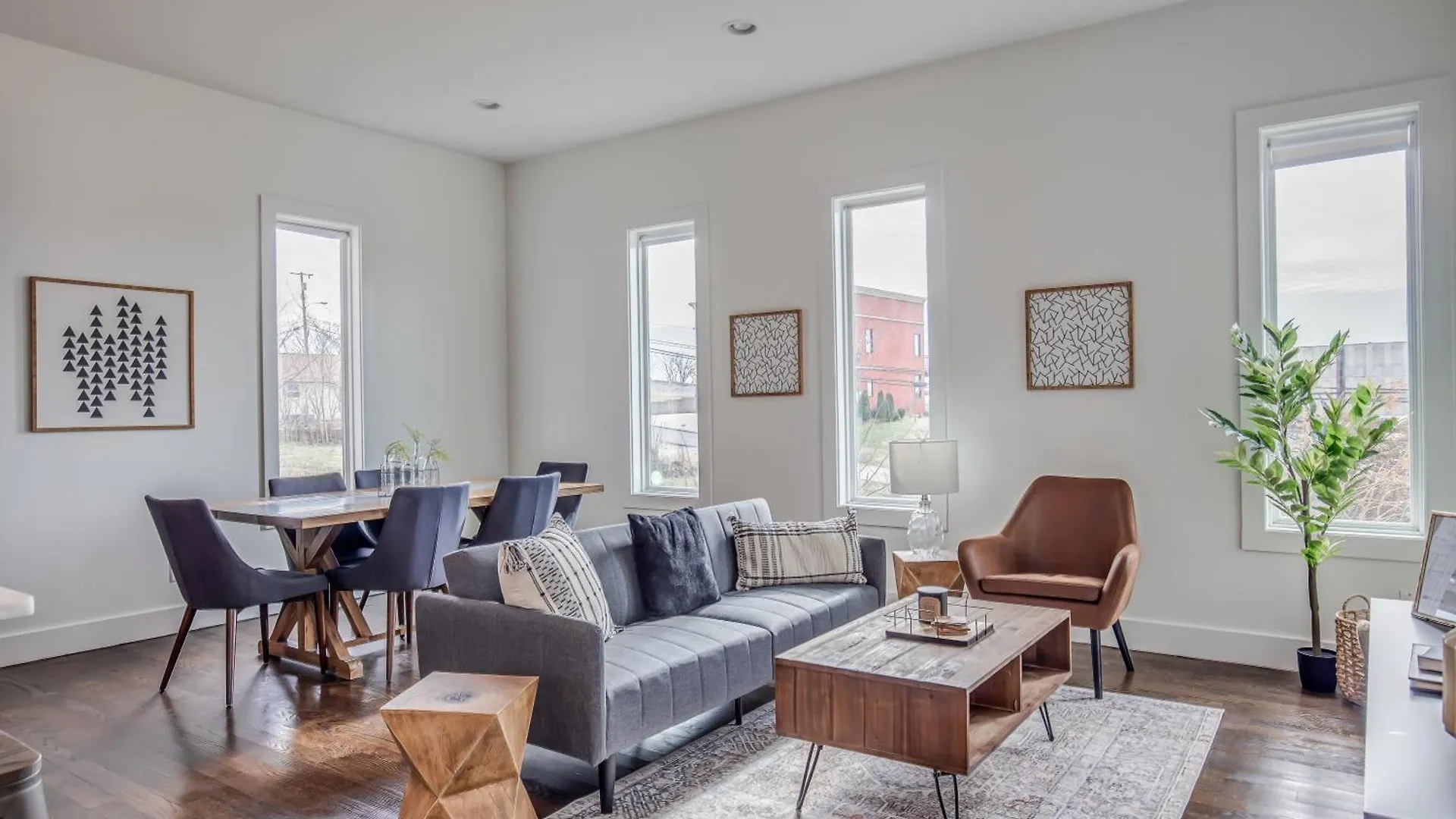 Whiskey House With Rooftop Golf, City Views! 8Min To Downtown! Sleeps 9! Nashville Holiday home