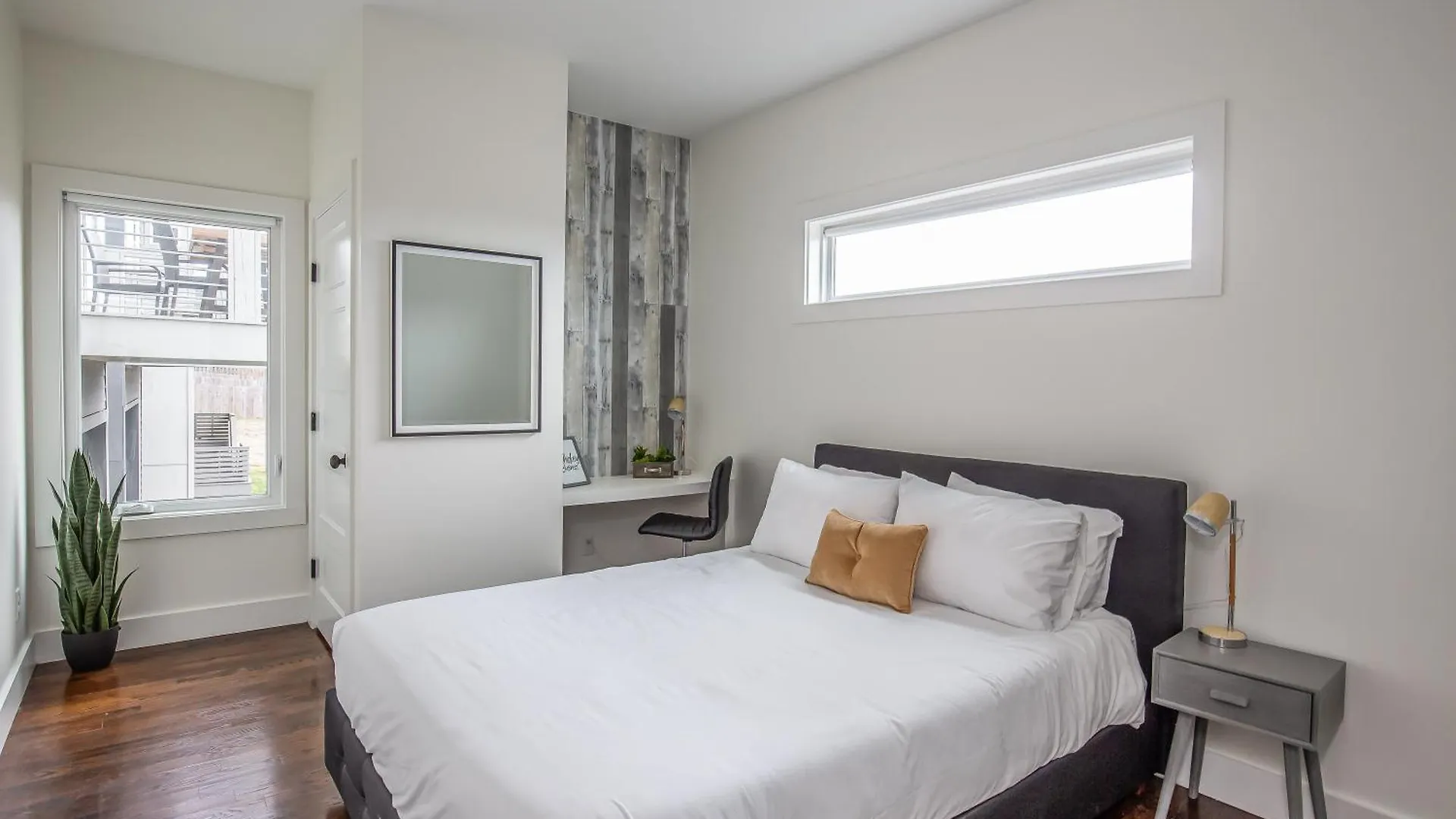Holiday home Whiskey House With Rooftop Golf, City Views! 8Min To Downtown! Sleeps 9! Nashville