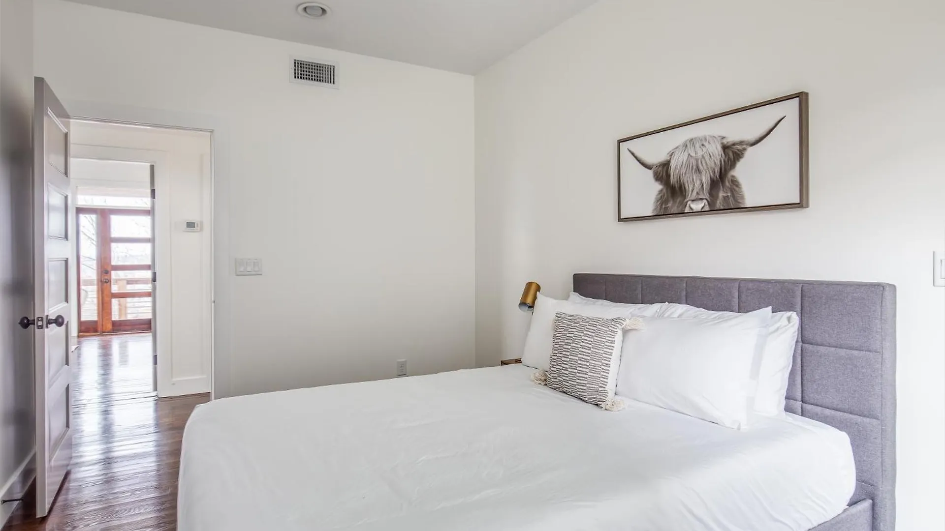 Whiskey House With Rooftop Golf, City Views! 8Min To Downtown! Sleeps 9! Nashville